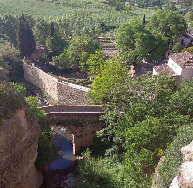 Ronda: Audio Guide Walking Tour With Puente Nuevo and Viejo - Tour Experience