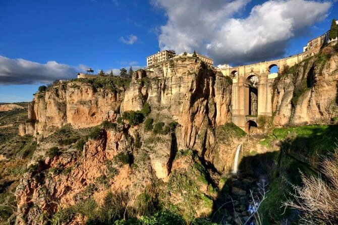 Ronda Historical Walking Tour With Bullring Entrance - Tour Itinerary