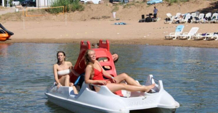 Roquebrune-sur-Argens: Pedalo Rental on Lake Perrin - Key Points