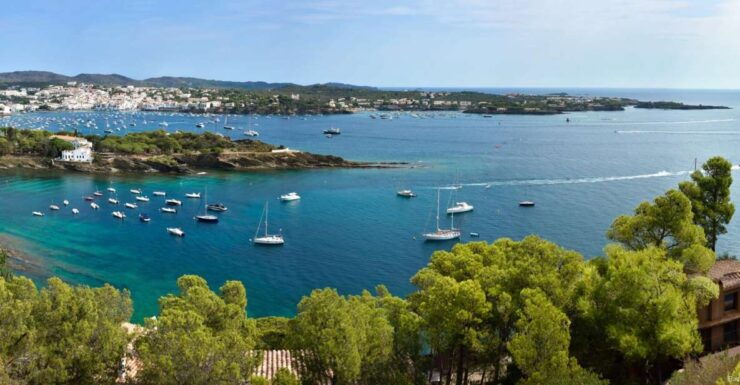 Roses: Bay of Cadaqués Boat Trip With Swim Stop - Trip Highlights and Features