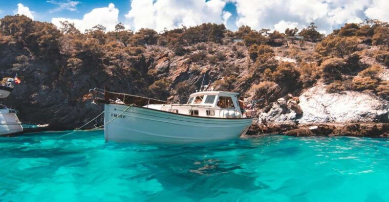 Roses: Rent the Boat and Live an Unforgettable Experience - Amenities Included in the Cruise
