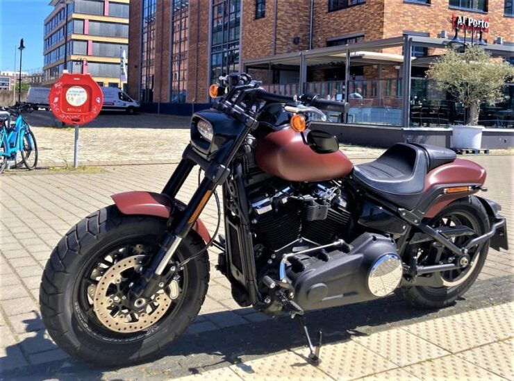 Rostock: Harley-Davidson Softail Fat Bob 107 Rental - Experience the Open Road