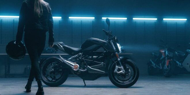 Rostock: Zero SR (40kW) Electric Motorcycle Rental - Equipment Included in Rental