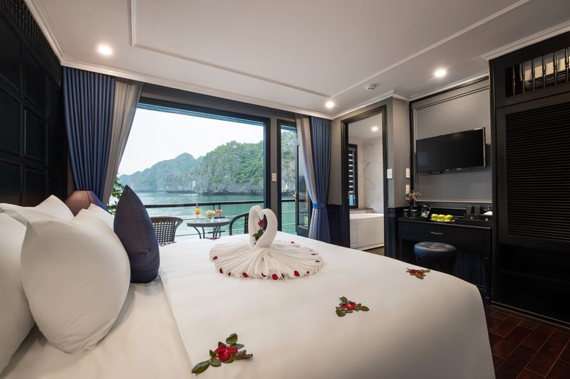 Rosy 3D2N Cruise: Ha Long Bay & Lan Ha Bay Tour - Day one: settle in among Ha Long Bay’s karsts
