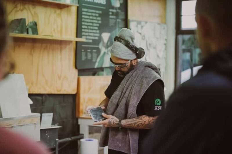 Rotorua: Jade Carving Experience at a Local Studio - The Setting and Accessibility
