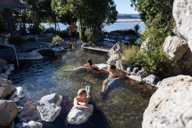 Rotorua Lake: Deluxe Lake Spa Geothermal Hot Spring Bathing - Spa Facilities and Geothermal Waters