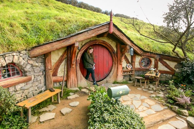Rotorua to Auckland via Hobbiton Movie Set Tour - One Way - Pricing