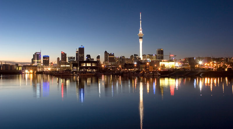 Rotorua to Auckland via Taupo and Hamilton Gardens Small Group Tour - Taupo as a break in the journey