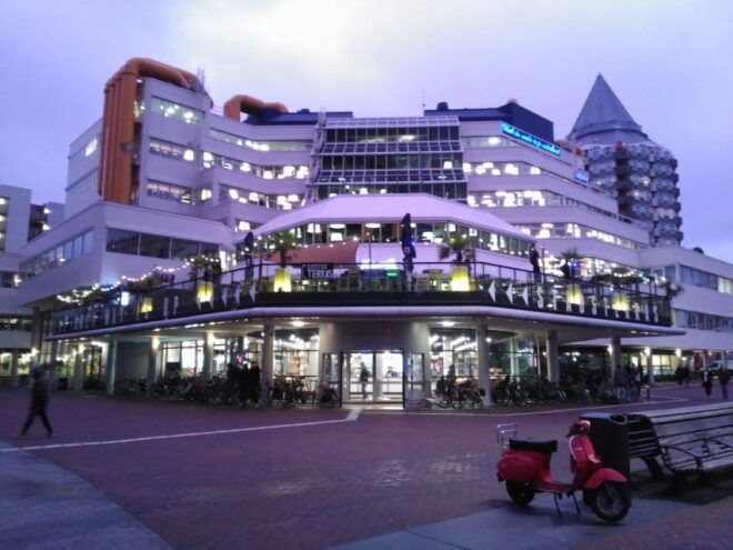 Rotterdam: Evening Architecture Walking Tour - Not Suitable For