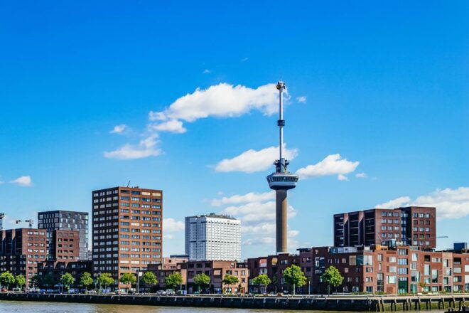 Rotterdam: Harbor Cruise With Live Guide & Optional Coffee - Multilingual Guides and Meeting Point