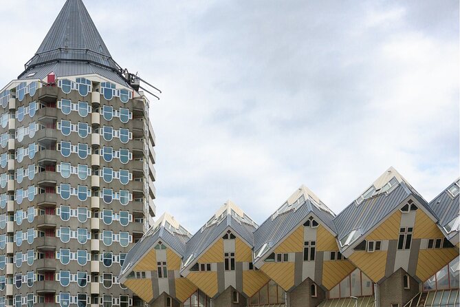 Rotterdam Highlights With Local: Walking Tour & Boat Cruise - Multilingual Local Guide