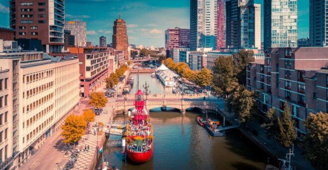 Rotterdam Highlights With Local: Walking Tour & Boat Cruise - Duration and Language of the Tour