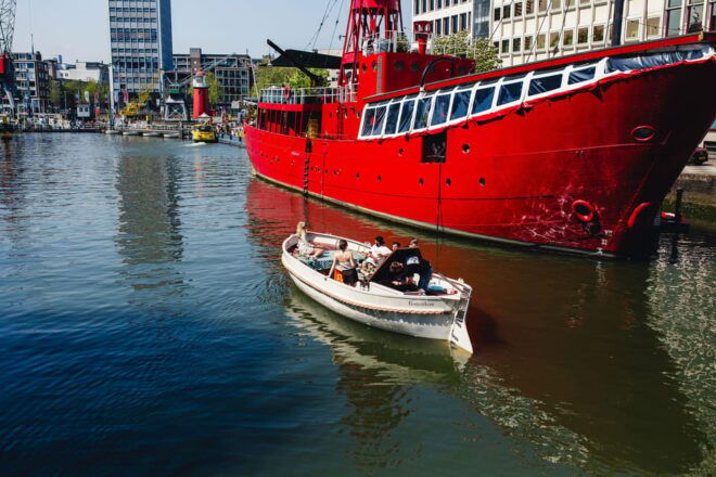 Rotterdam: Maritime District Open Boat Cruise With 1 Drink - Navigating the Unique Maritime Features