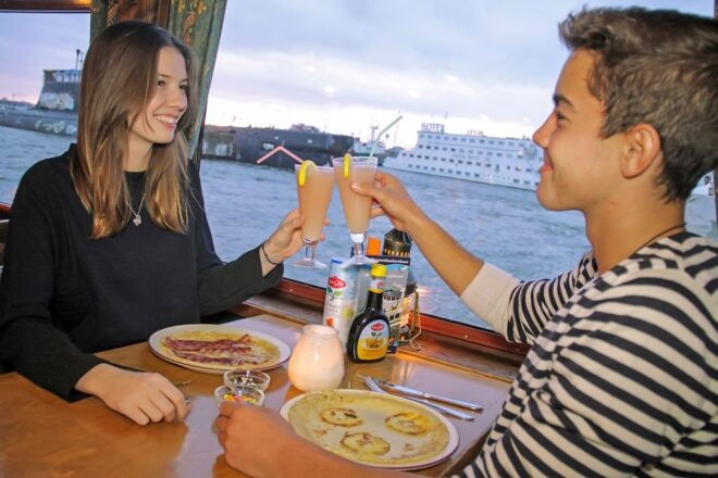 Rotterdam: Pancake Cruise - Selecting Participants and Date