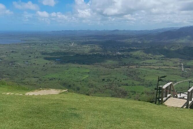 Round Mountain + Secret Beaches + Local DR House Experience - Detailed Breakdown of the Itinerary