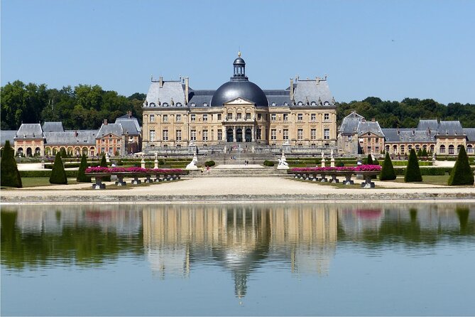Round Transfer to Fontainebleau and Vaux Le Vicomte From Paris - Pricing and Guarantee
