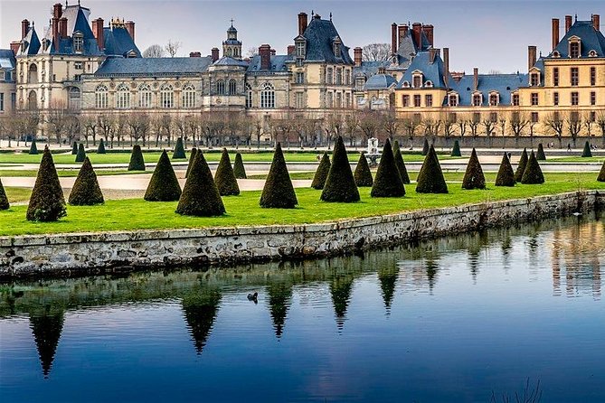 Round Transfer to Fontainebleau and Vaux Le Vicomte From Paris - Date and Travelers