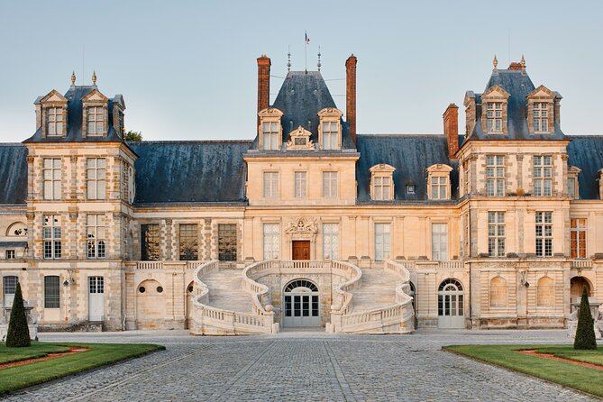 Round Transfer to Fontainebleau and Vaux Le Vicomte From Paris - Common Questions
