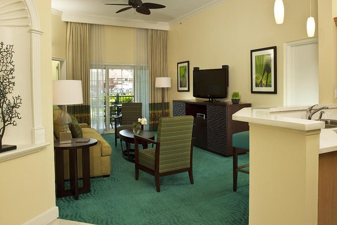 Round Trip Airport (Lpia) to Baha Mar, Melia, West Bay St, Cable Beach, Breezes - What To Expect