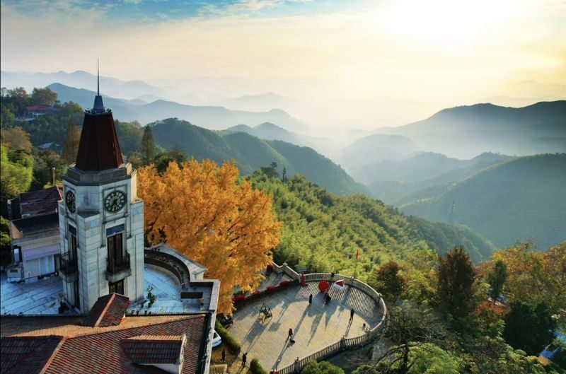 Round Trip from Hangzhou to Moganshan: Sword Pond + Mao Zedongs Residence + Chiang Kai-sheks Official Residence + Luhua Dang Park One-Day Tour - Price, pace, and what the tour includes