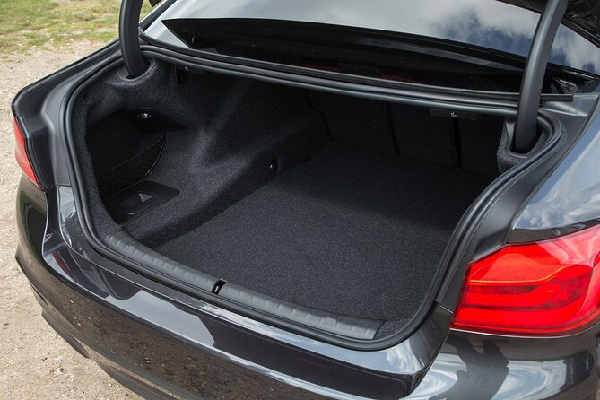 Round Trip Private Transfer: DOHa Airport DOH - DOHa City by Business Car - Drop-off and Pickup Points