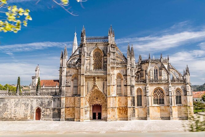 Round Trip Private Transfer to Fátima and Batalha From Lisbon - Transportation and Physical Fitness Level