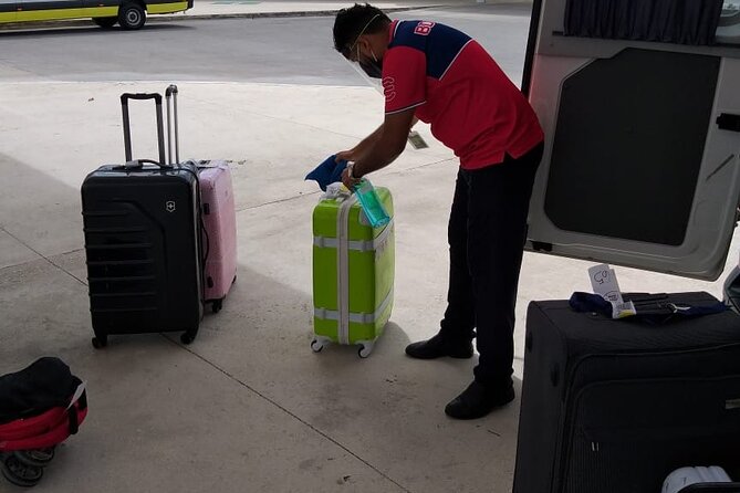 Round Trip Private Transfer Van-Airport-Hotel-Airport-Hotels Uvero Alto - Meeting and Pickup Details