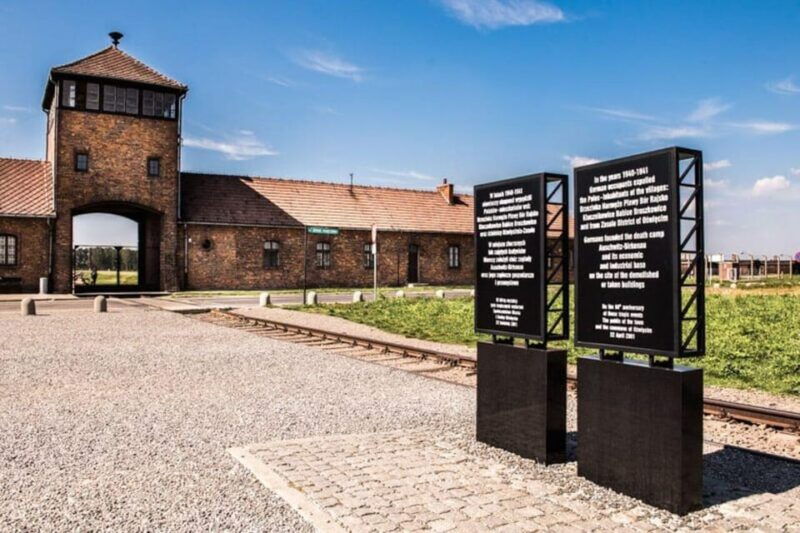 RoundTrip from Krakow to Auschwitz + Entrance Tickets - Exploring the Auschwitz-Birkenau Tour from Krakow: A Detailed Review