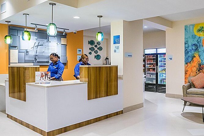 Roundtrip (LPIA) to Magaritaville, Marriott, Holiday Inn, Hilton - An In-Depth Look at the Nassau Airport Transfer Service