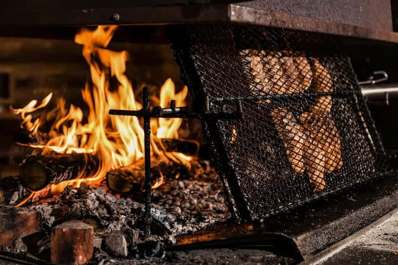 Rovaniemi: Ice sculpting experience with dinner at Kota - An Authentic Arctic Artistic Experience