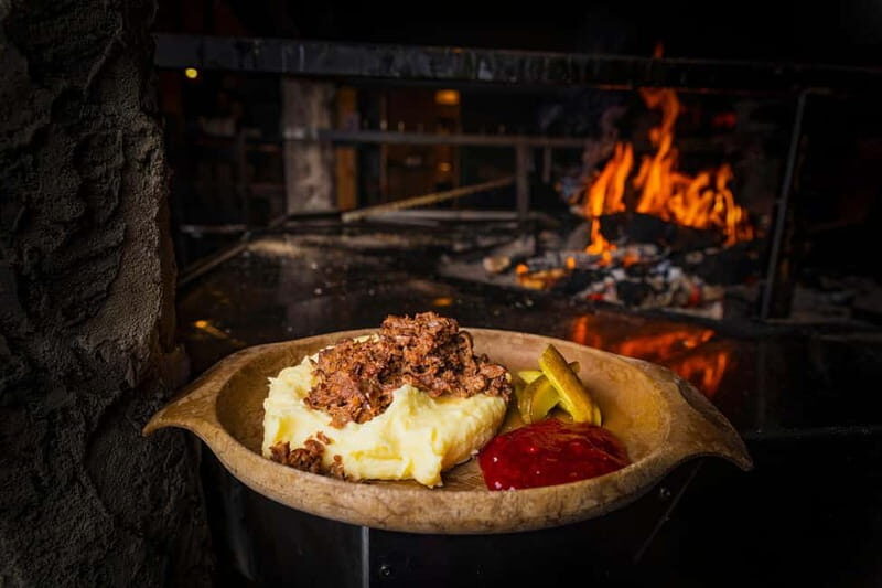 Rovaniemi: Ice sculpting experience with dinner at Kota - Authenticity and Unique Touches