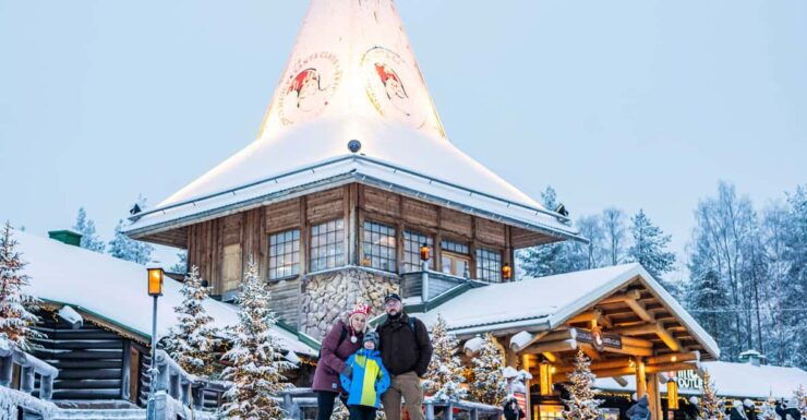 Rovaniemi: Private Pro Photoshoot in Santa Claus Village - Pricing Information
