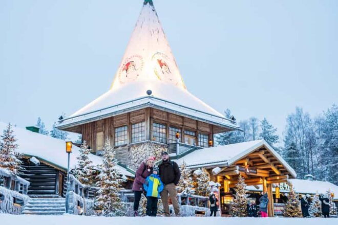 Rovaniemi: Private Pro Photoshoot in Santa Claus Village - Experience Highlights