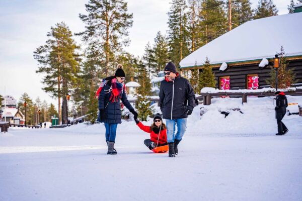 Rovaniemi: Private Pro Photoshoot in Santa Claus Village - Frequently Asked Questions