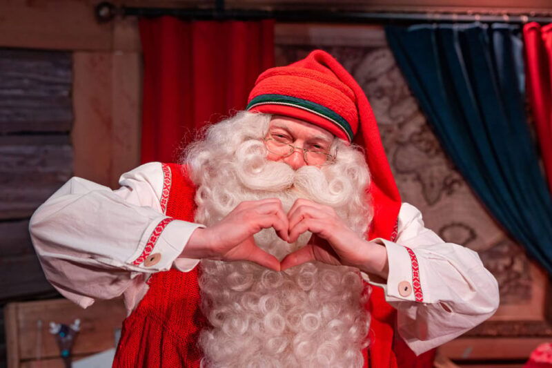 Rovaniemi: Santa Claus Village + Husky & Reindeer Sled Ride - Exploring Rovaniemi’s Santa Claus Village