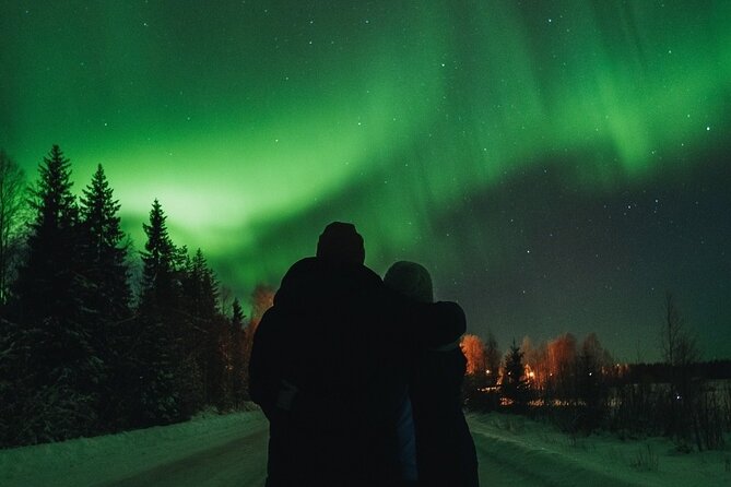 Rovaniemi Small Group Northern Lights Hunt With Photographs - Small Group Tour Experience