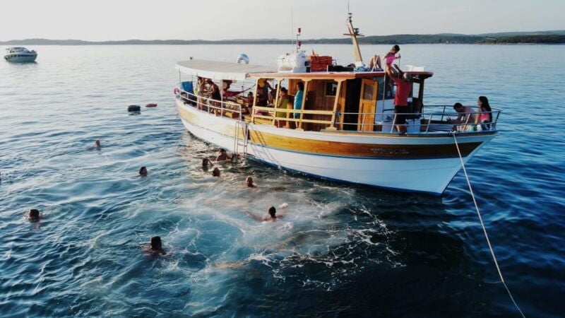 Rovinj half-day cruise: swim stops, drinks & brunch included - Good To Know