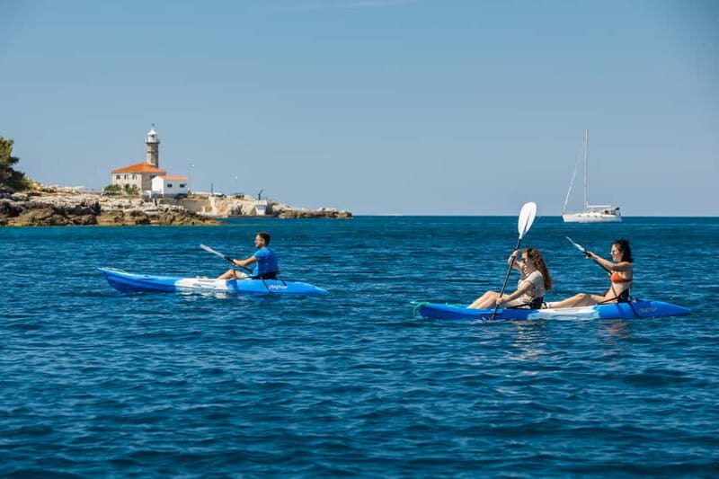 Rovinj Islands: 4-Hour Guided Kayak Tour with drinks - Connecting with the Guides and Group Size