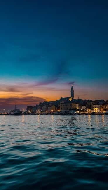 Rovinj: Luxury Old Town Night Cruise with Drinks - Good To Know