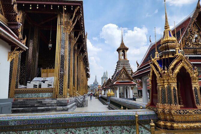 Royal Grand Palace Emerald Buddha and Reclining Buddha Group Tour - FAQs