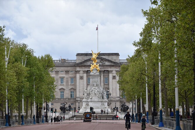 Royal London and the Changing of the Guard Walking Tour - Meeting Point Details