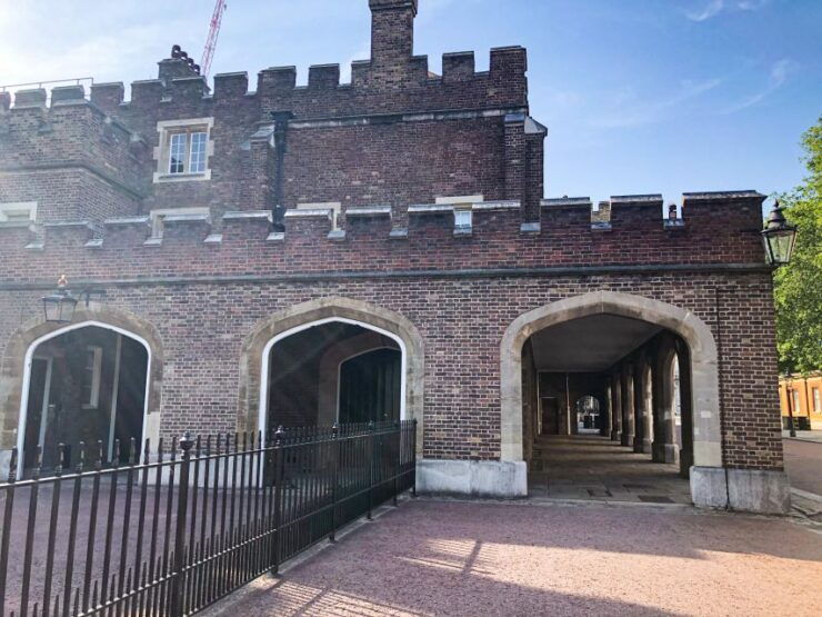 Royal London: Georgian & Windsor Monarchs Walking Tour - Experience