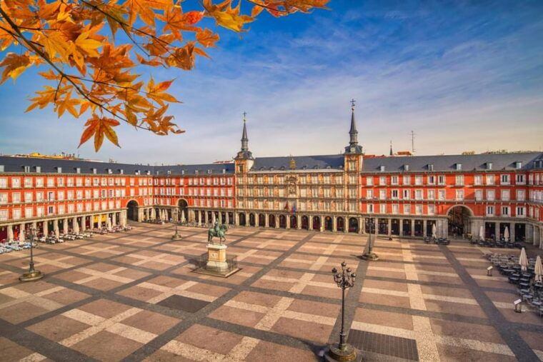 Royal Madrid Walking Tour: Palaces & Plazas - Savor the Flavors of Gourmet Madrid