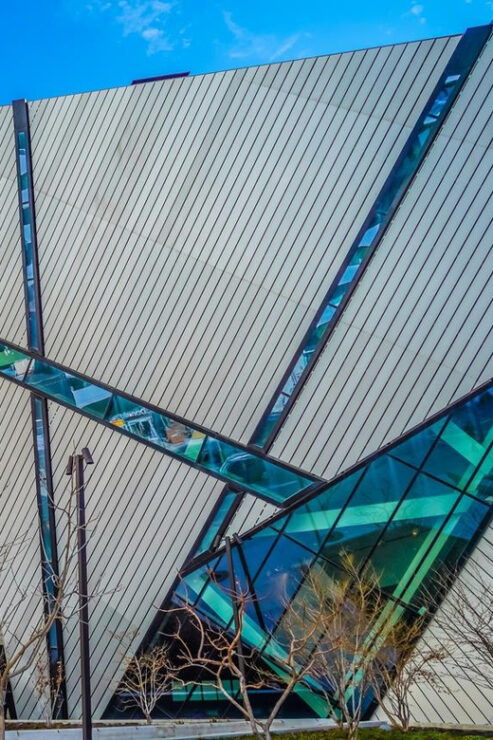 Royal Ontario Museum Revealed: A Guided Tour Through History - Encounter Ancient Artifacts Spanning Millennia