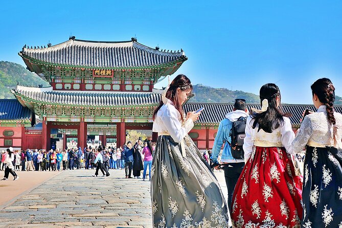 Royal Palace and Traditional Villages Wearing Hanbok Tour - Traditional Villages: Immersion in Local Culture