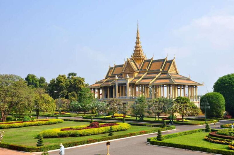 Royal Palace, National Museum & Wat Phnom with Private tour - FAQ