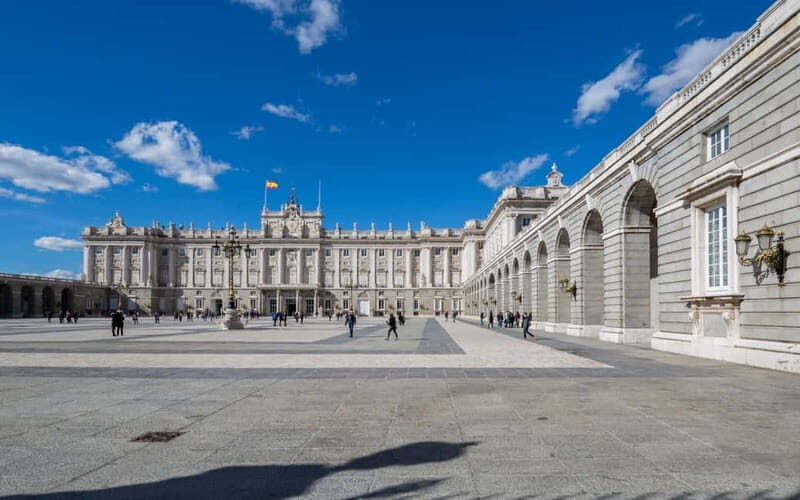 Royal Palace of Madrid: Private tour with entrance included - Who is This Tour Best For?