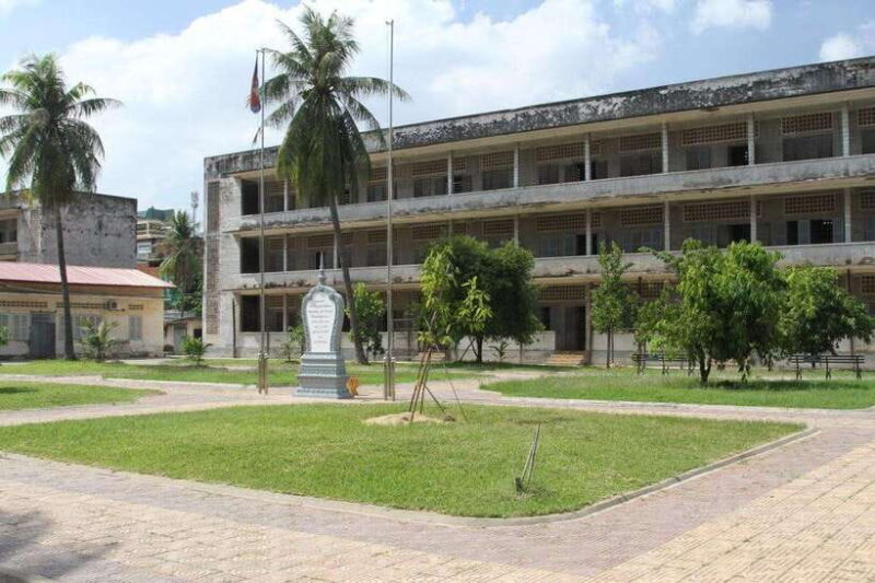 Royal Palace, S-21 Genocide, National Museum & Killing Field - FAQ