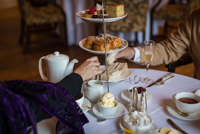 Royal Palaces Tour & Royal High Tea - Tour Details