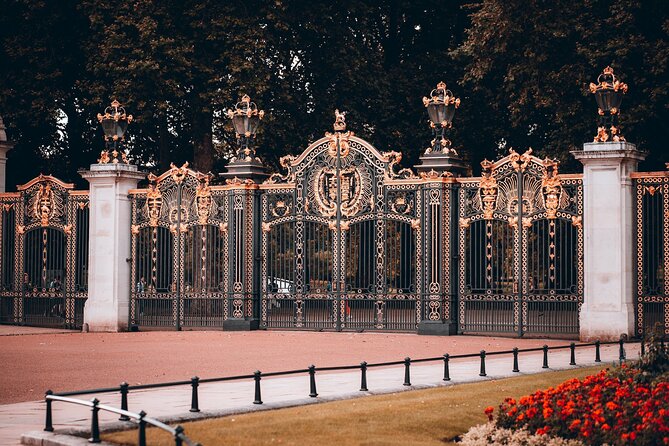 Royal Tour W/ Buckingham Palace Tickets - Semi-Private 8ppl Max - End Point